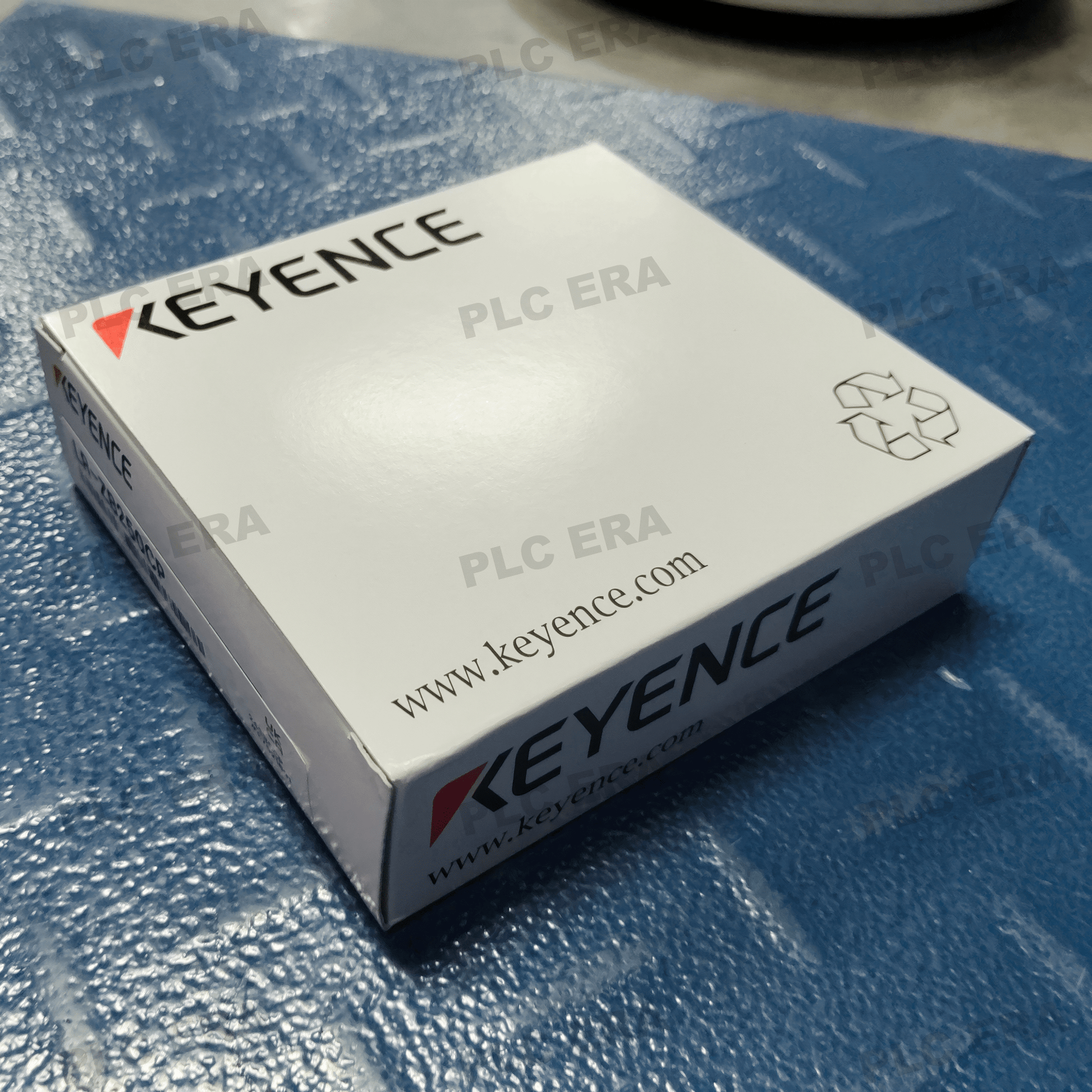 Keyence LR - ZB250CP CMOS Laser Sensor Rectangular M8 Connector 250mm - PLC ERA