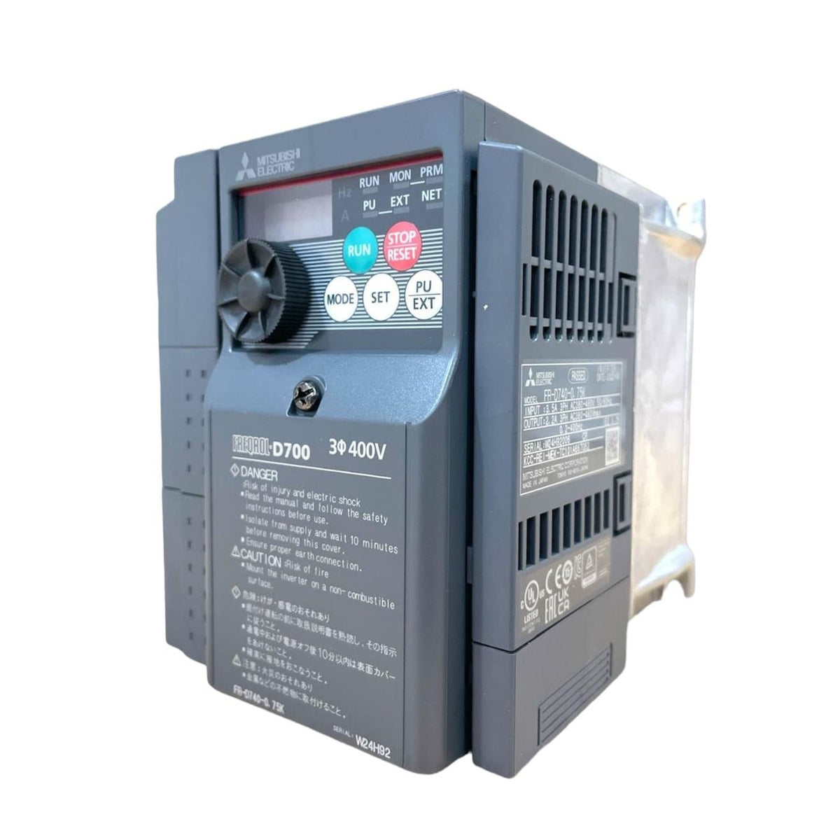 Original New Mitsubishi Electric FR-D740-0.75K FREQROL-D700 0.75kW 3-phase inverter front view